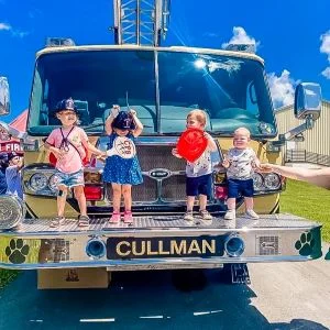 kids on firetruck